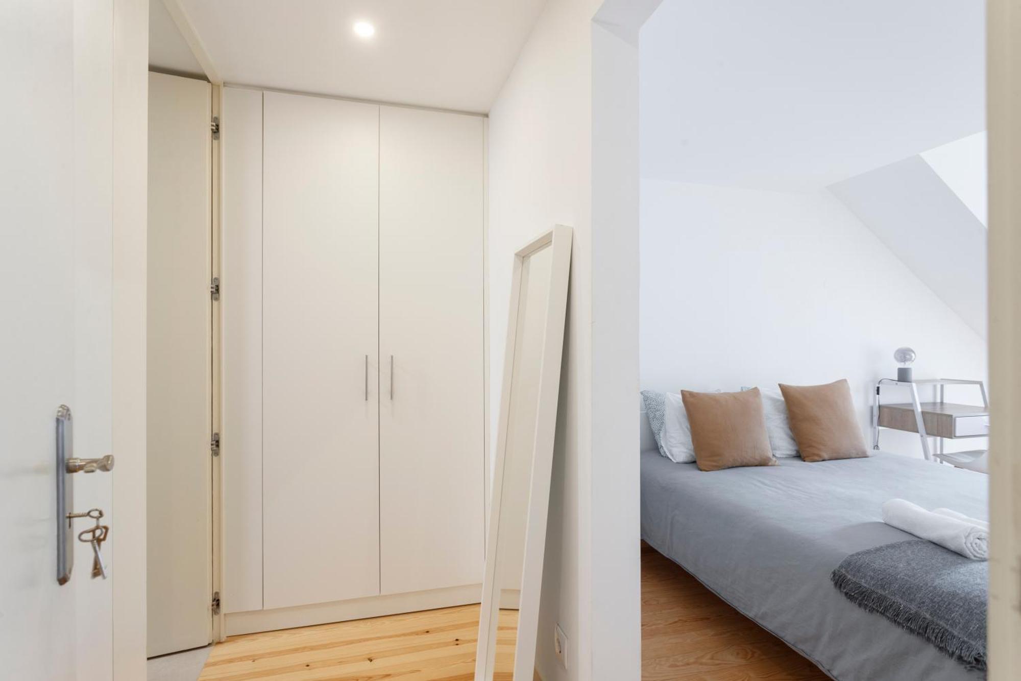 Suite In Cozy Apartment In Chiado In Shared House Lissabon Buitenkant foto