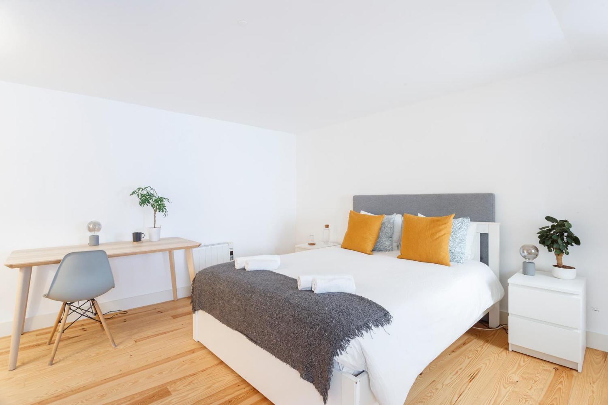 Suite In Cozy Apartment In Chiado In Shared House Lissabon Buitenkant foto