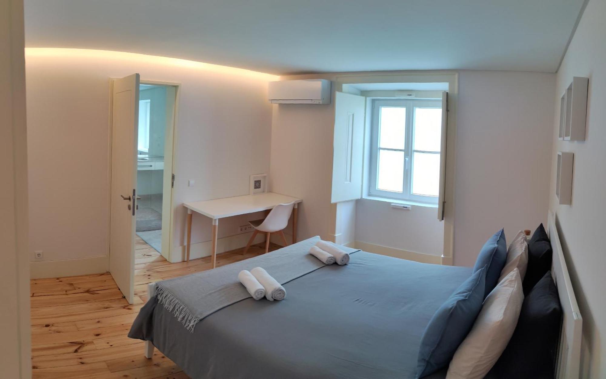Suite In Cozy Apartment In Chiado In Shared House Lissabon Buitenkant foto