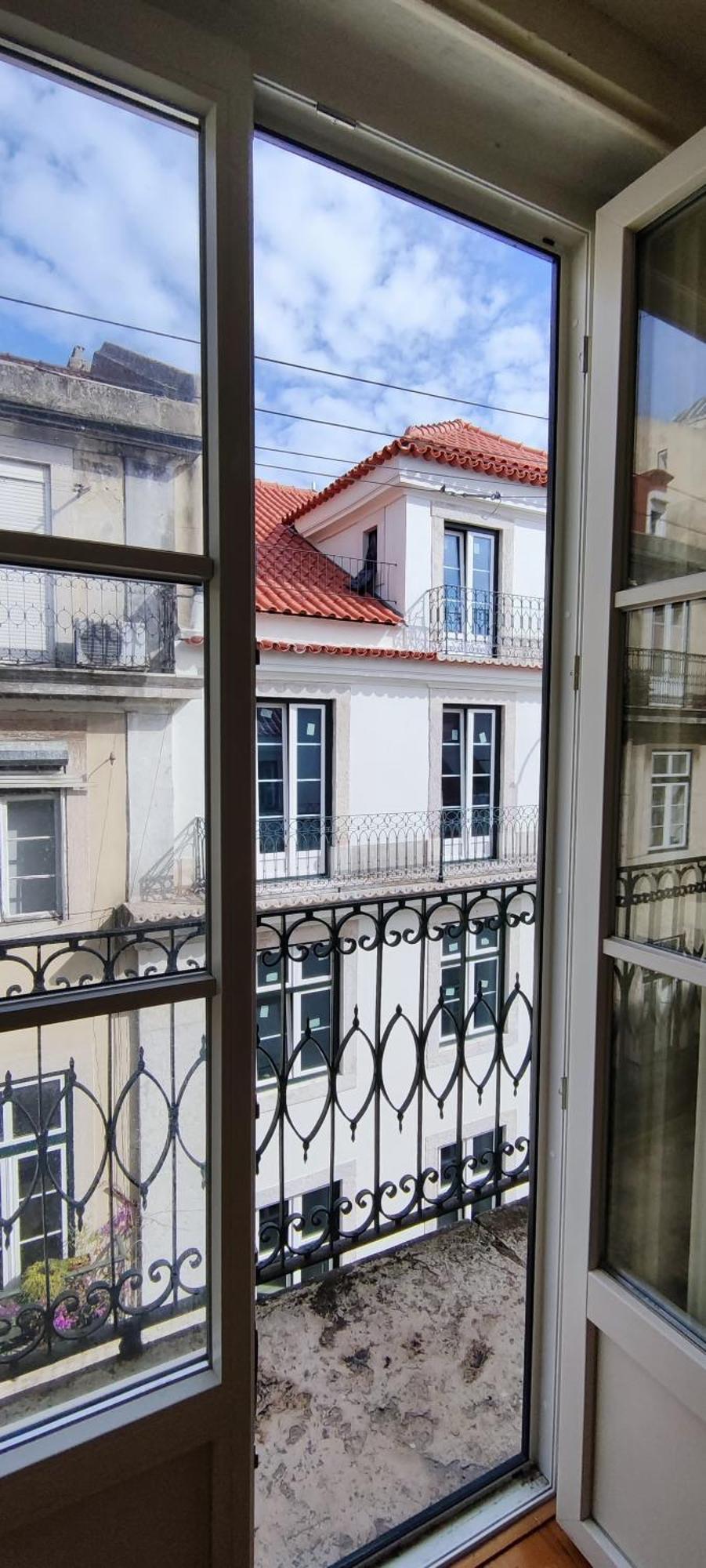 Suite In Cozy Apartment In Chiado In Shared House Lissabon Buitenkant foto
